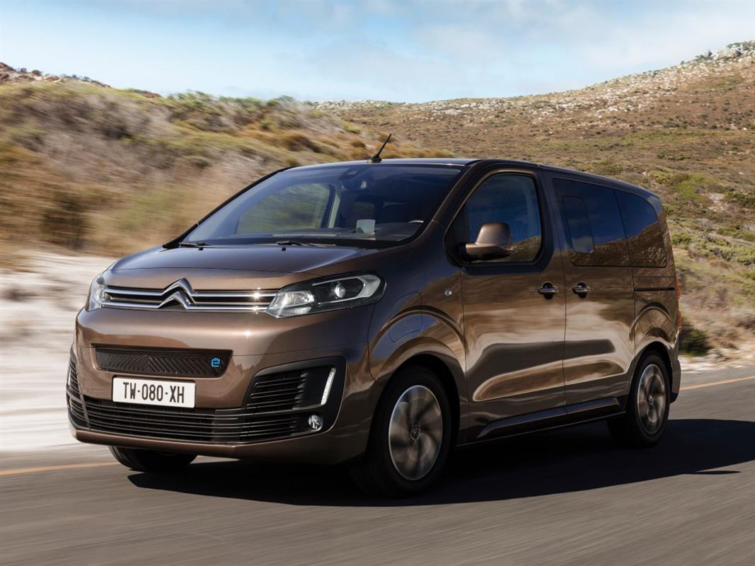 Citroën ë-Spacetourer em viagem, cor castanha