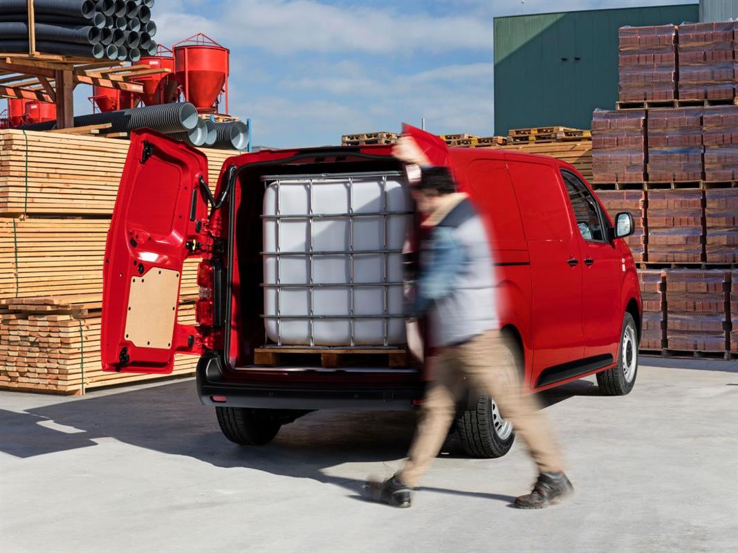 Espaço de carga da Citroen Jumpy, cor vermelha