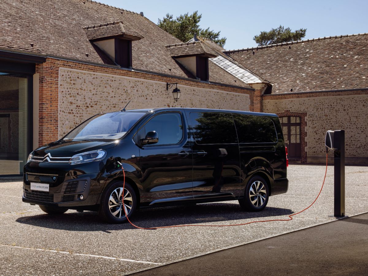 Novo Citroën ë-SpaceTourer- 100% ëlectric a carregar